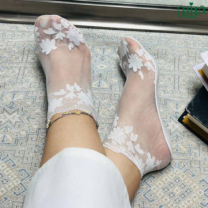 جوراب زنانه گیپور طرح گل بابونه رنگ سفید